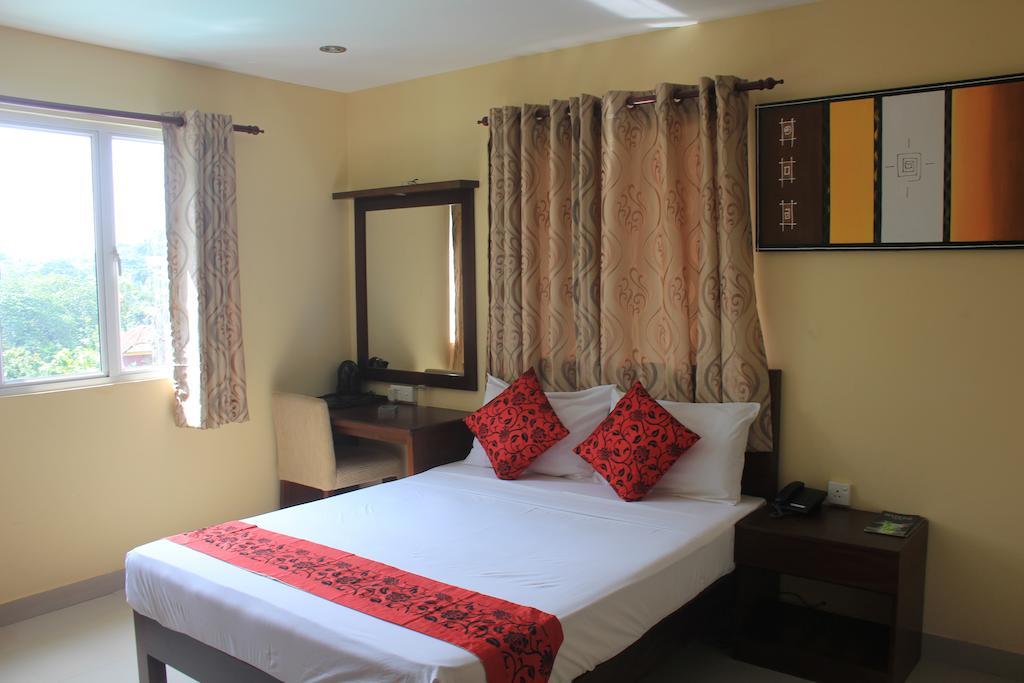 Talawatugoda Grand 7 Hotel Thalawathugoda מראה חיצוני תמונה